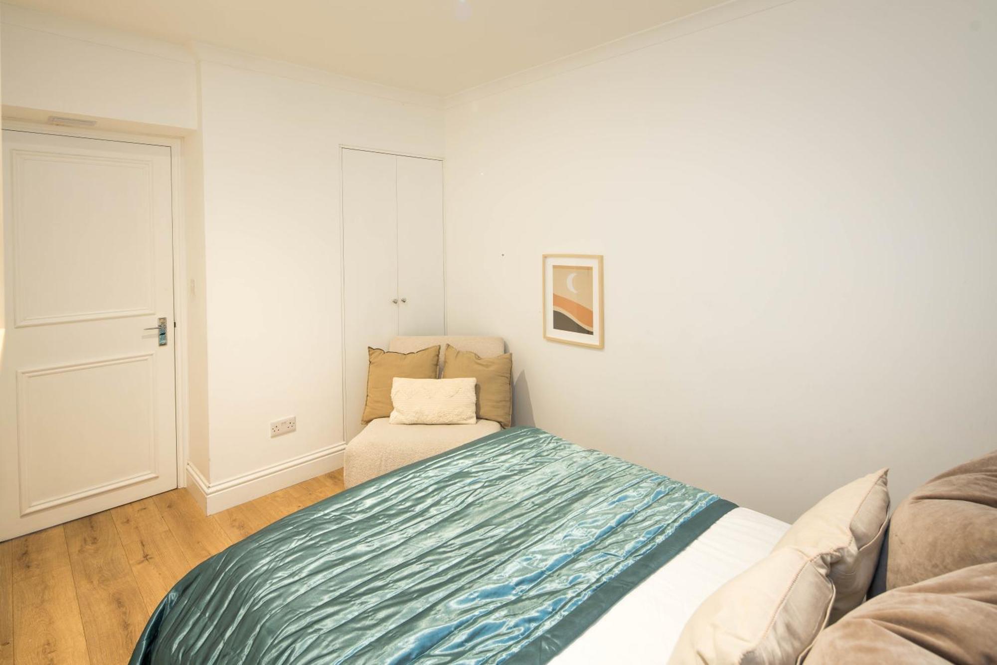 One Bedroom And 2 Bed In South Kensington-very Lively Area Appartamento