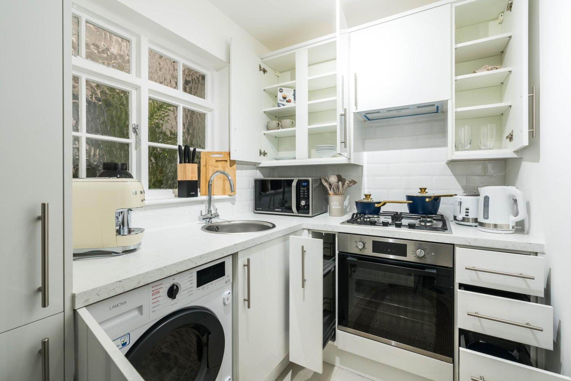 One Bedroom And 2 Bed In South Kensington-very Lively Area Appartamento