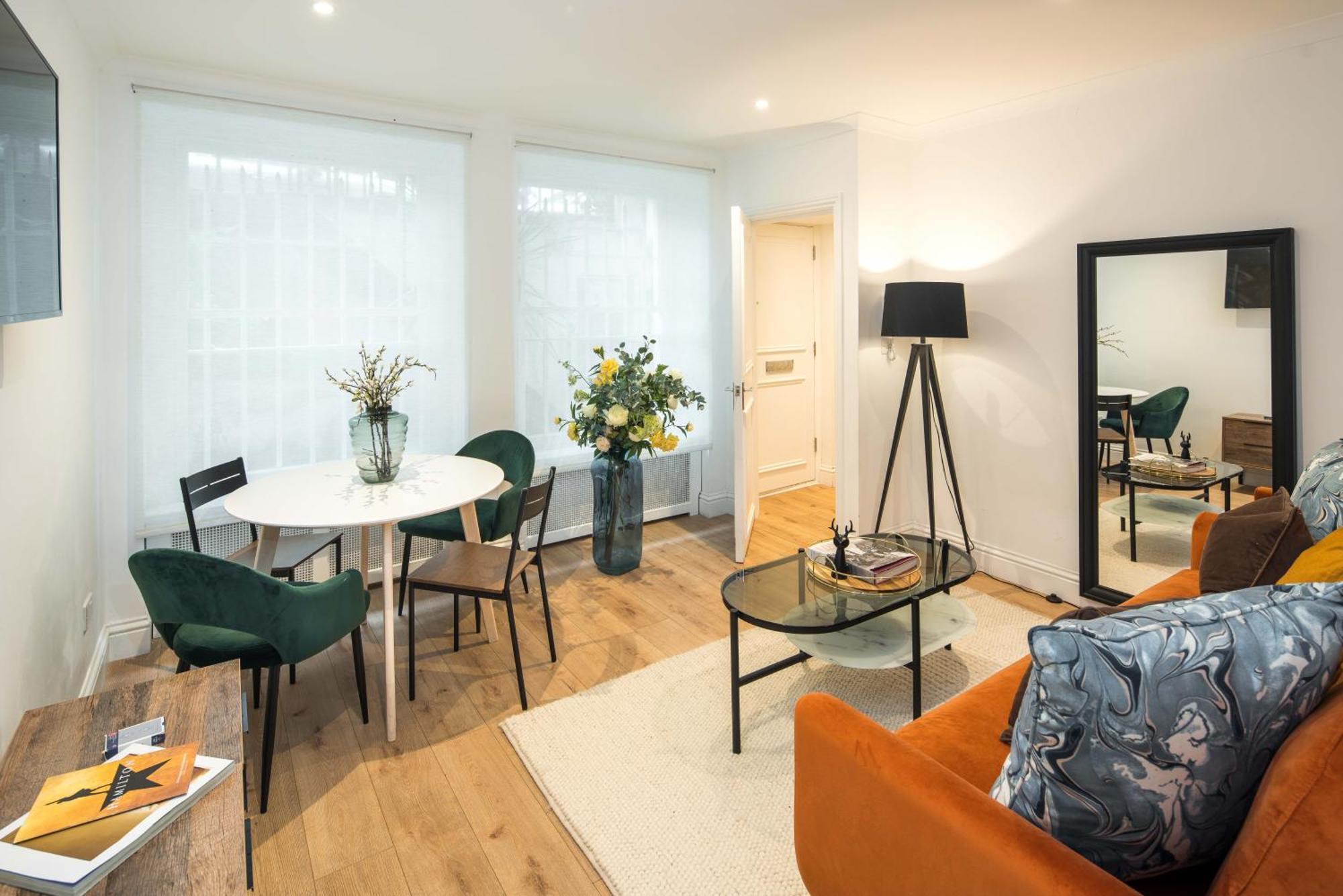 One Bedroom And 2 Bed In South Kensington-very Lively Area Appartamento Londra